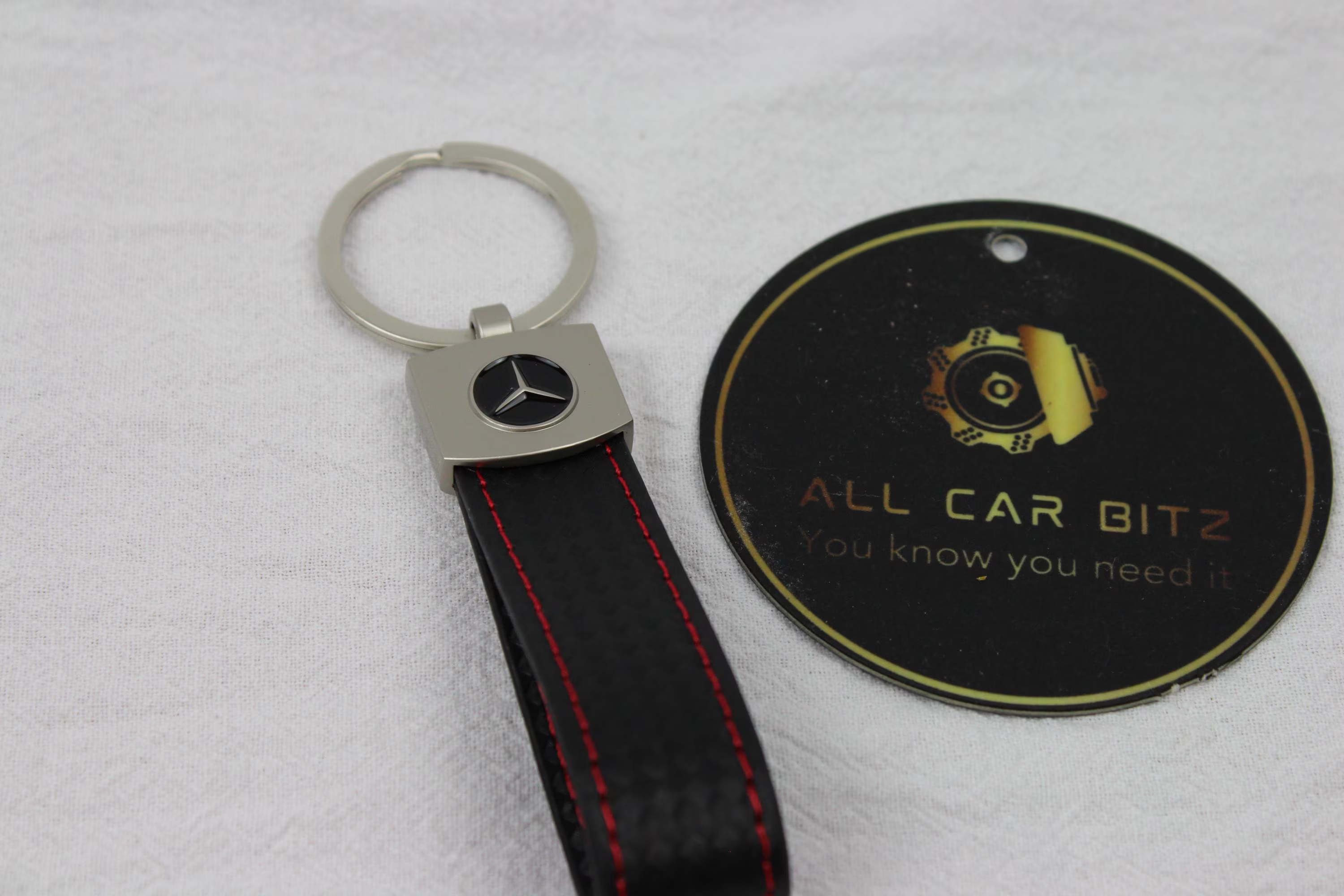 Mercedes Logo Keychain Black – Carbon Fibre Effect Leather Key Ring with Red Stitching
